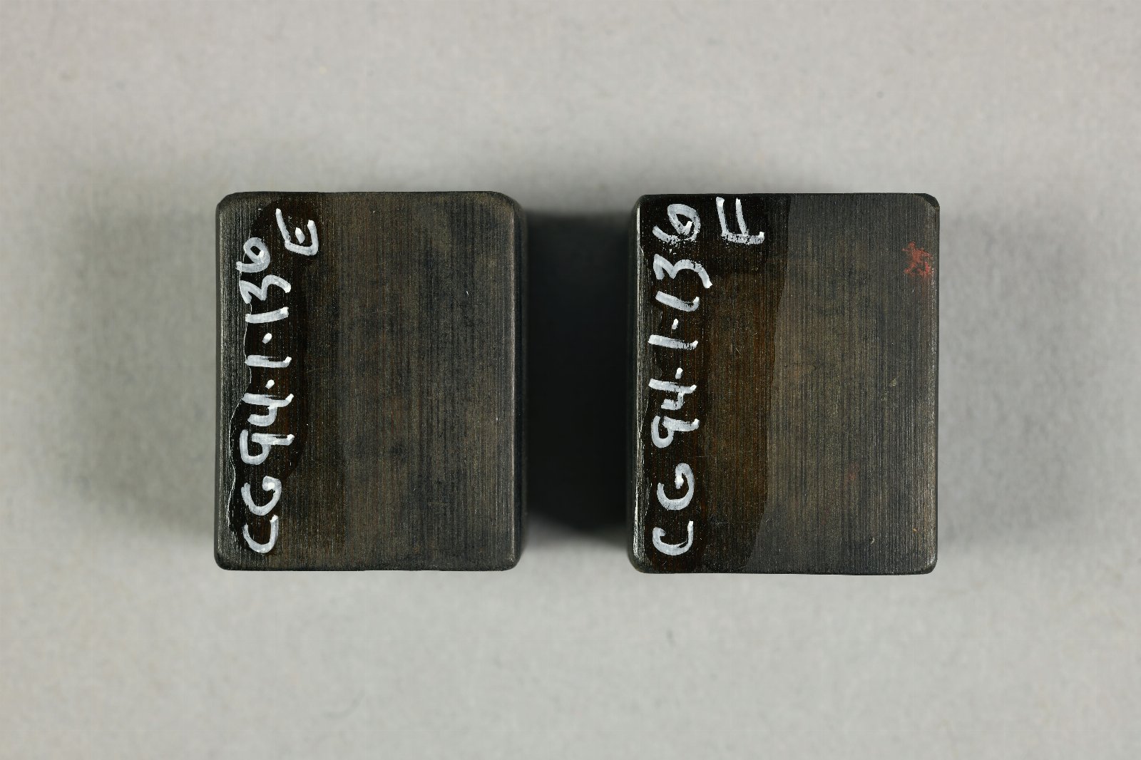 894981