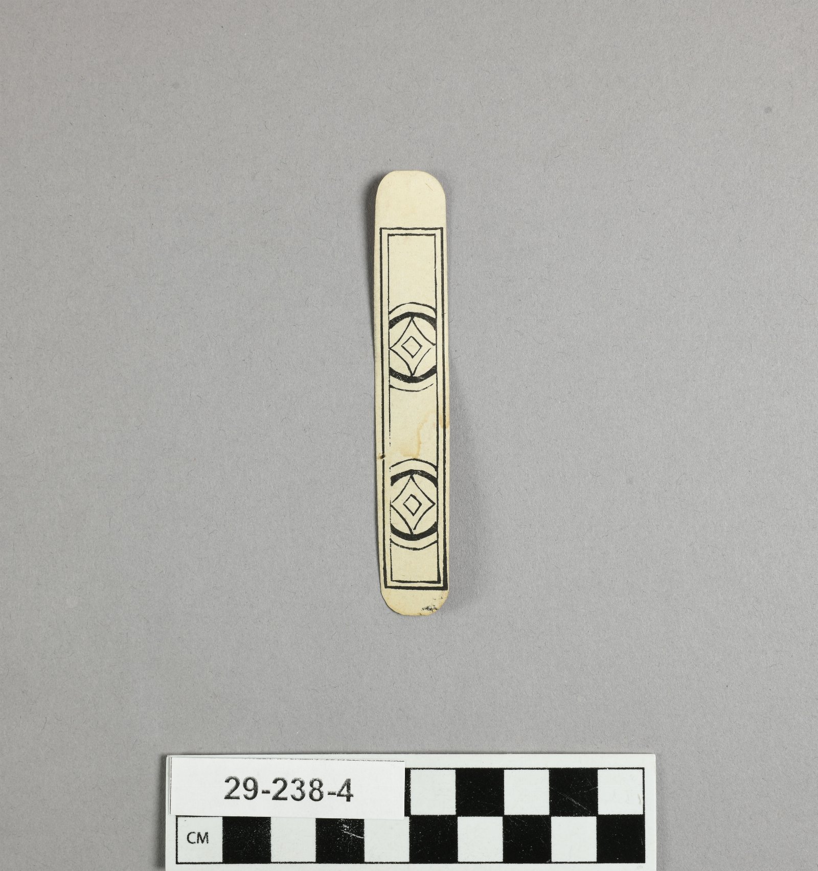895598