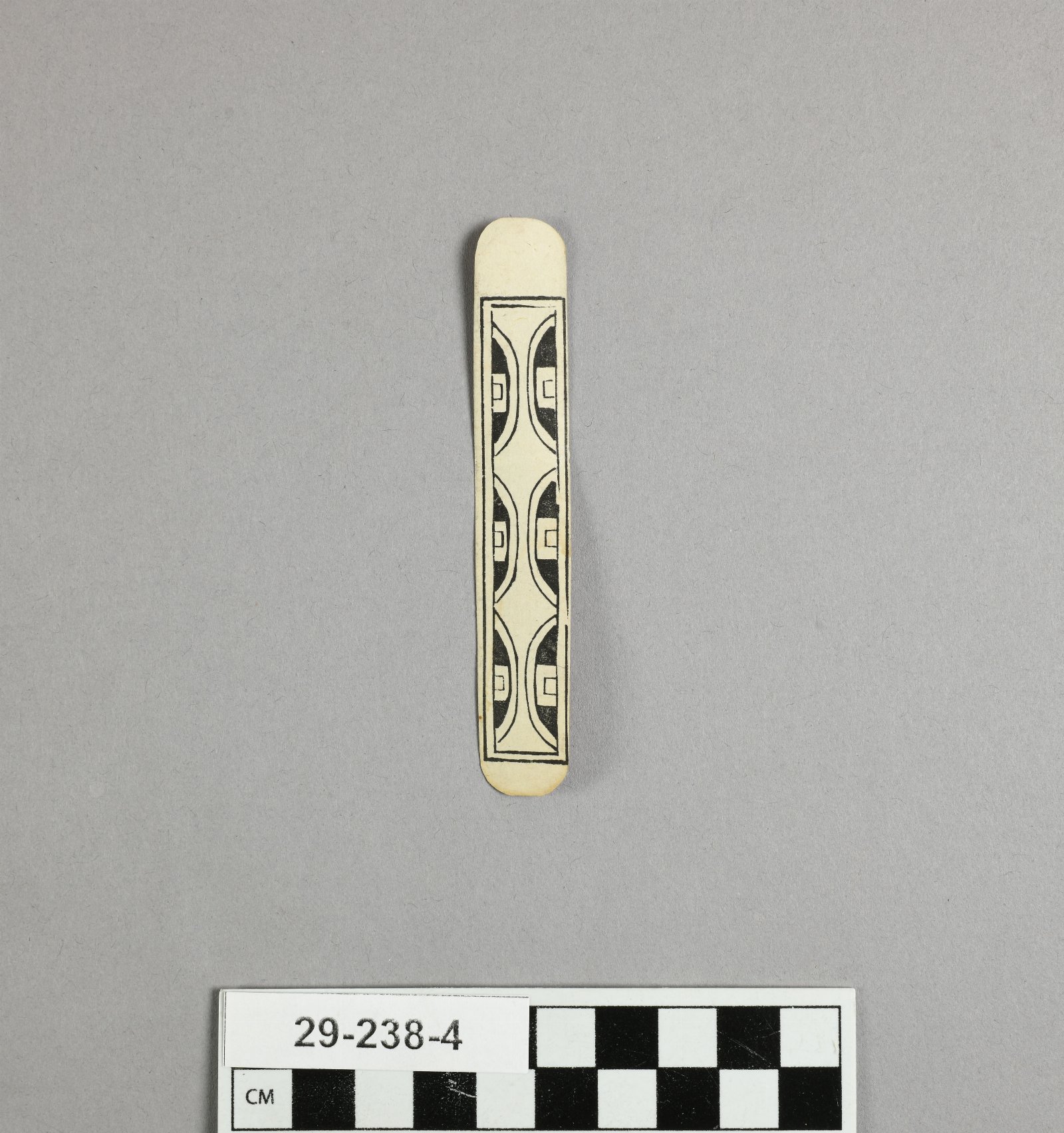895627