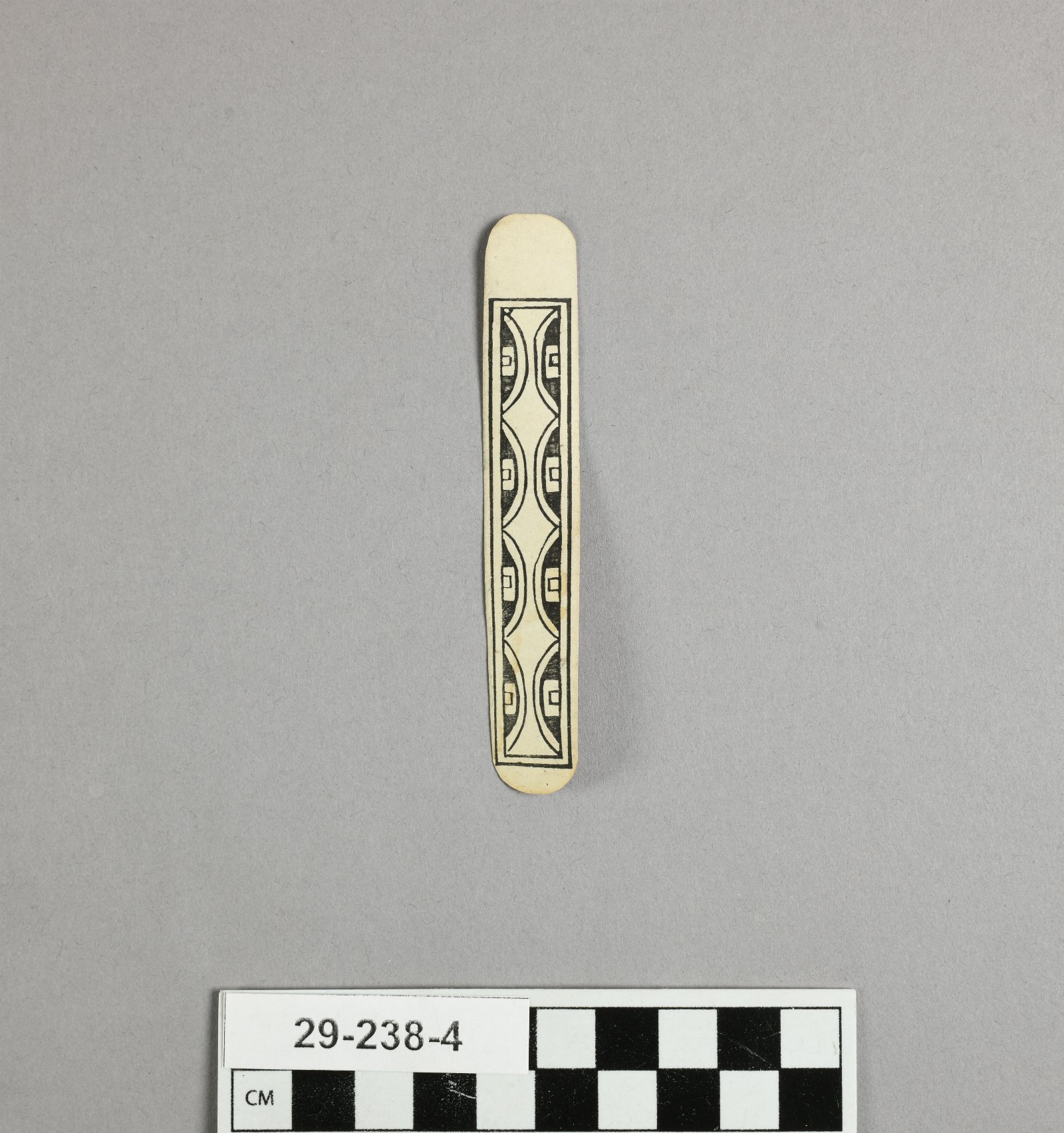 895629