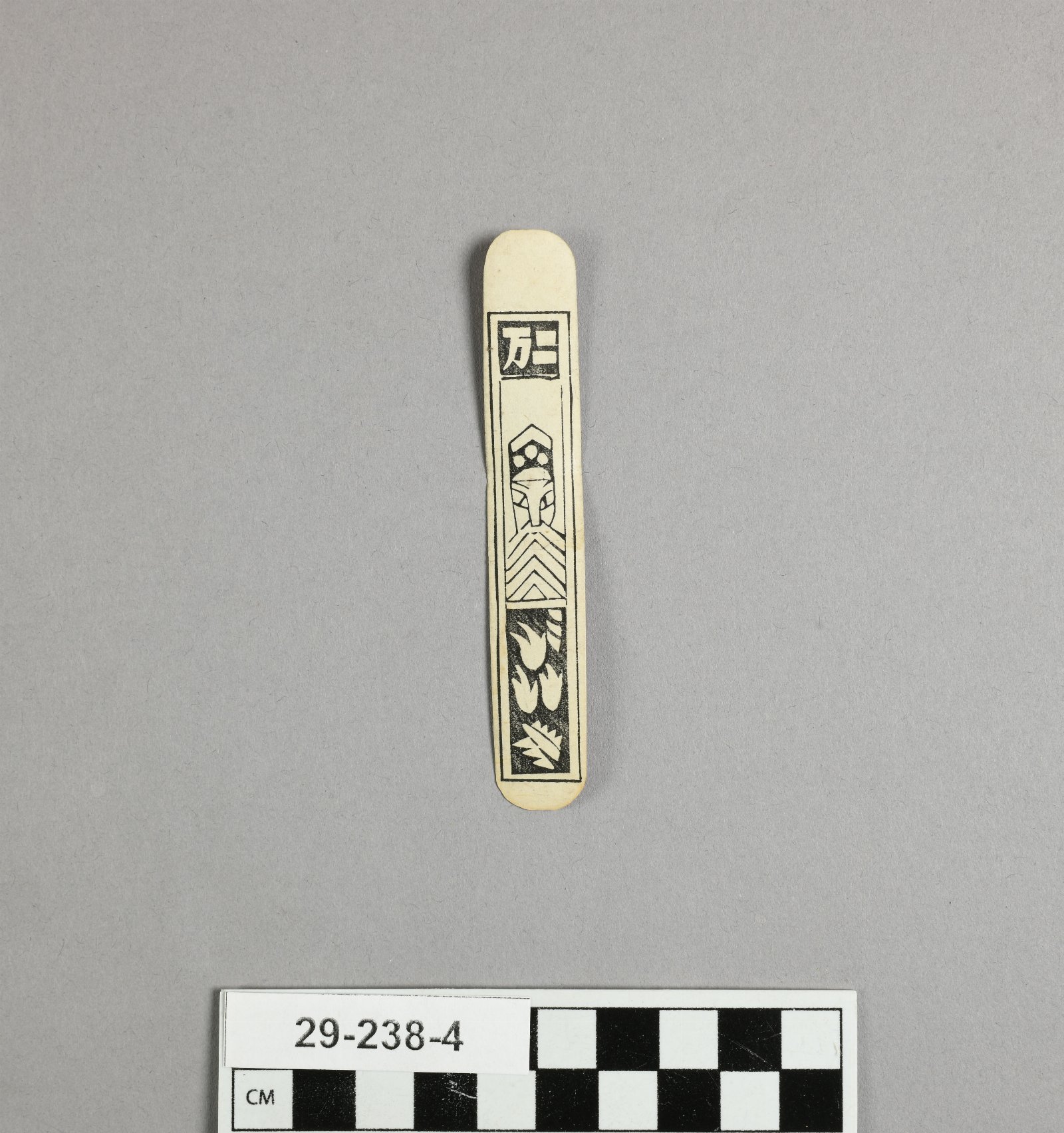 895633