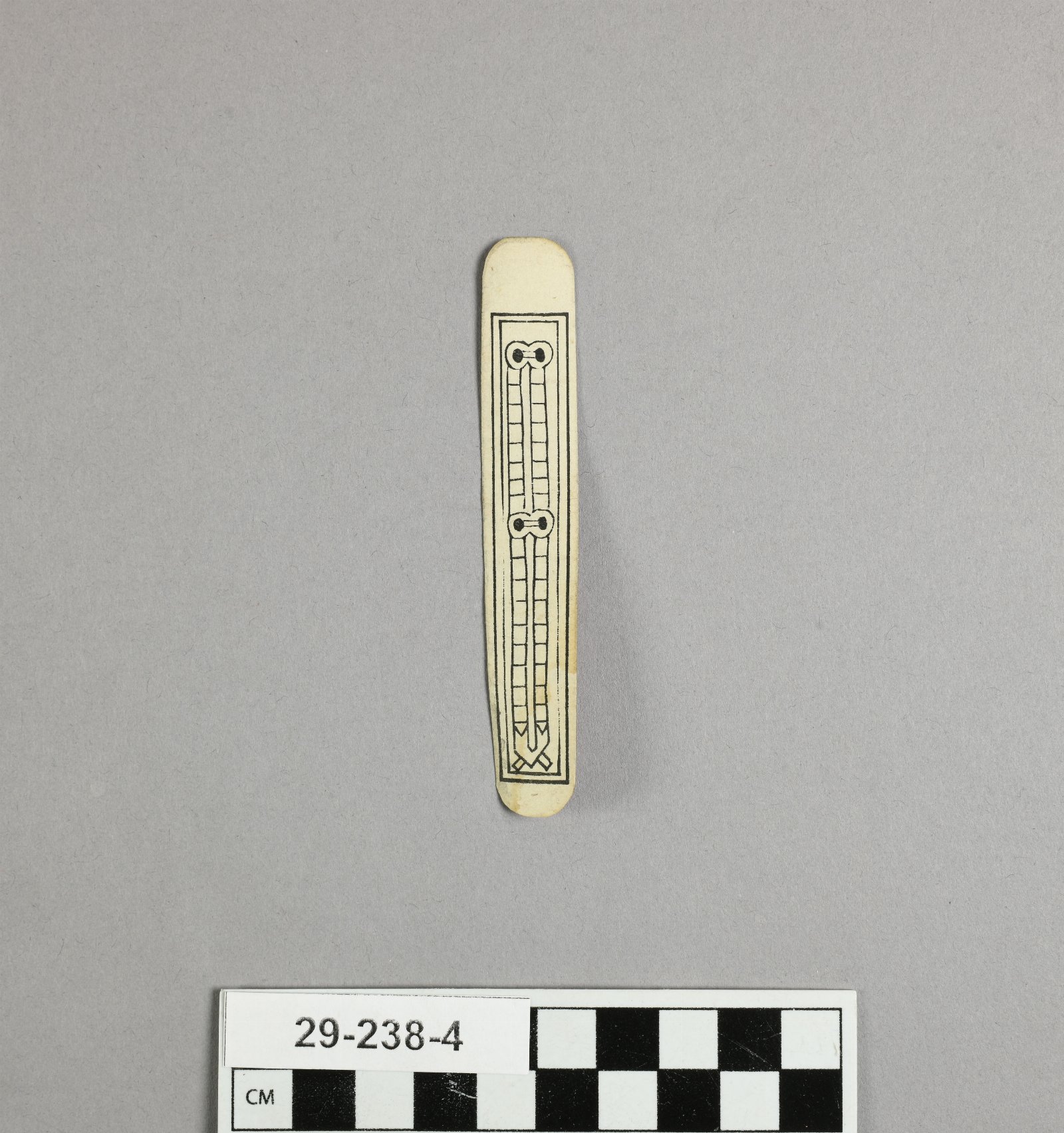 895644