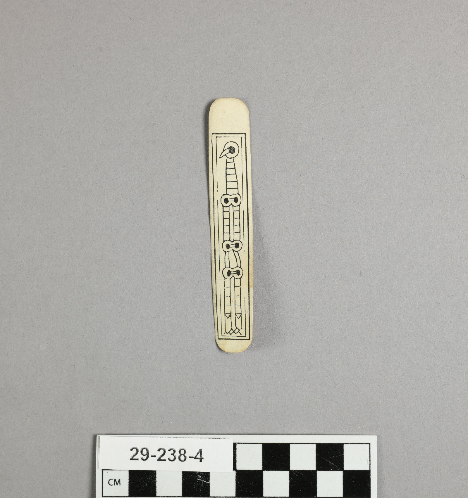 895646
