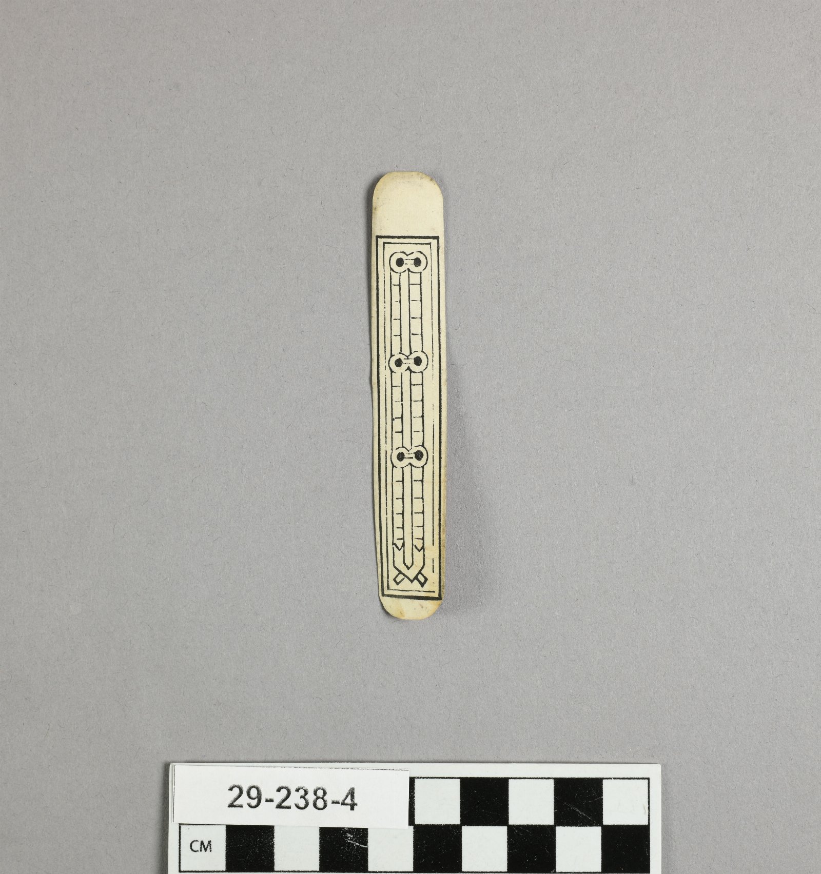 895647