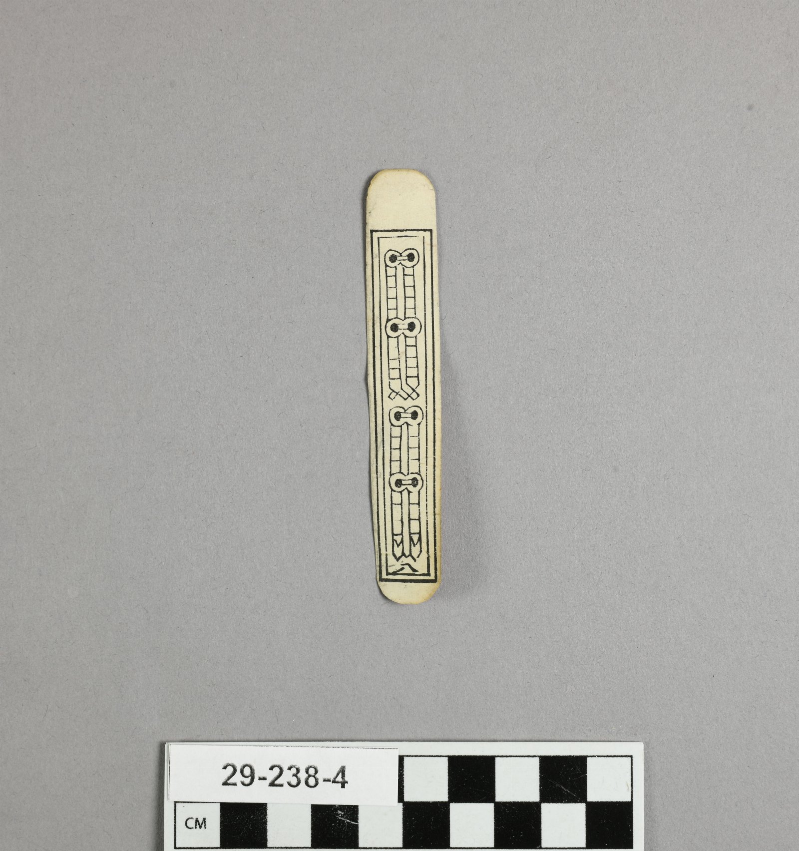 895649