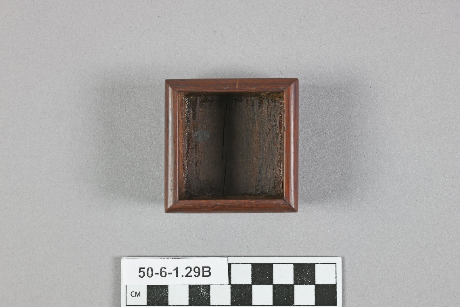 897031