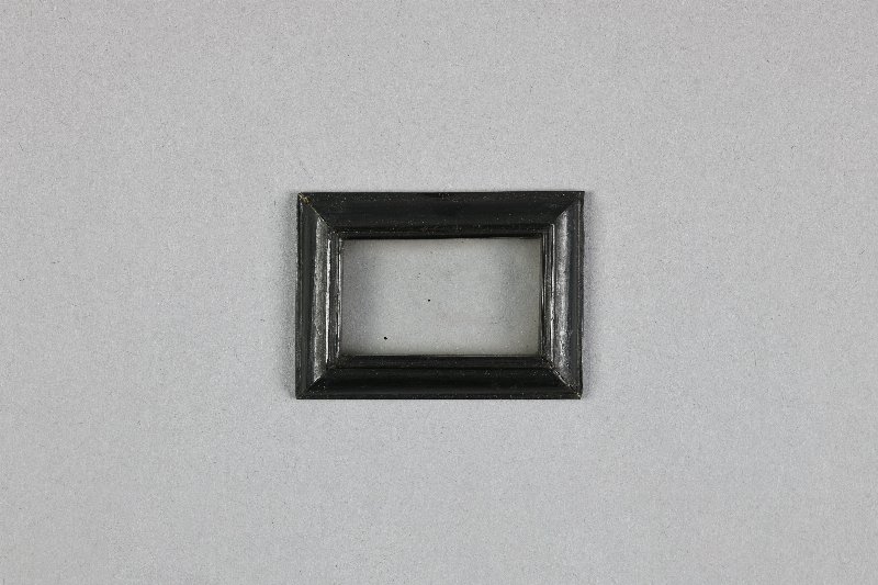 897212