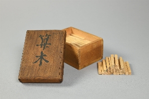 18306