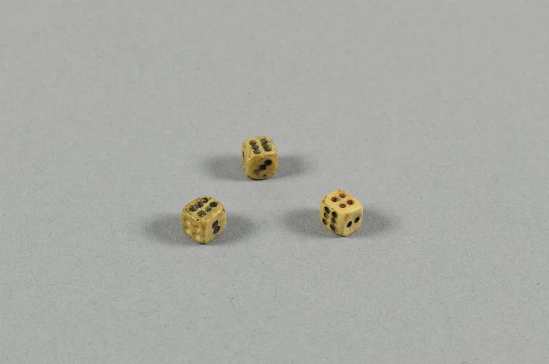 898120