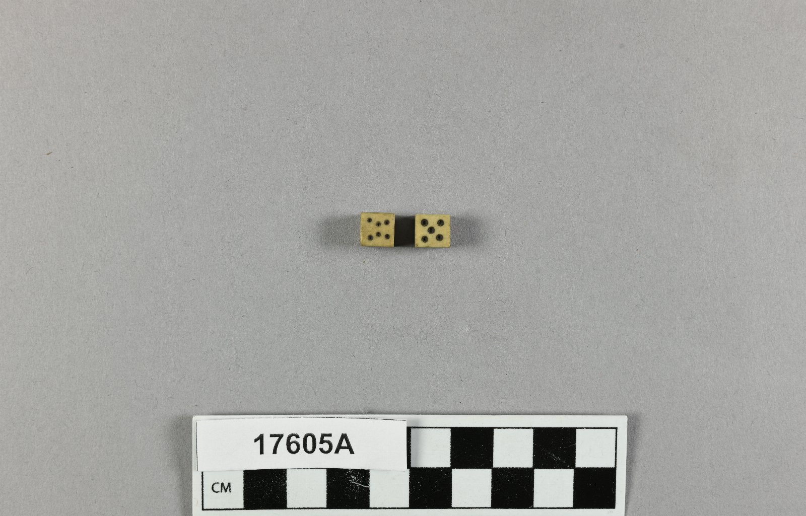 898199