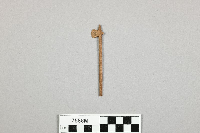 898860