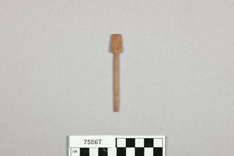 898873