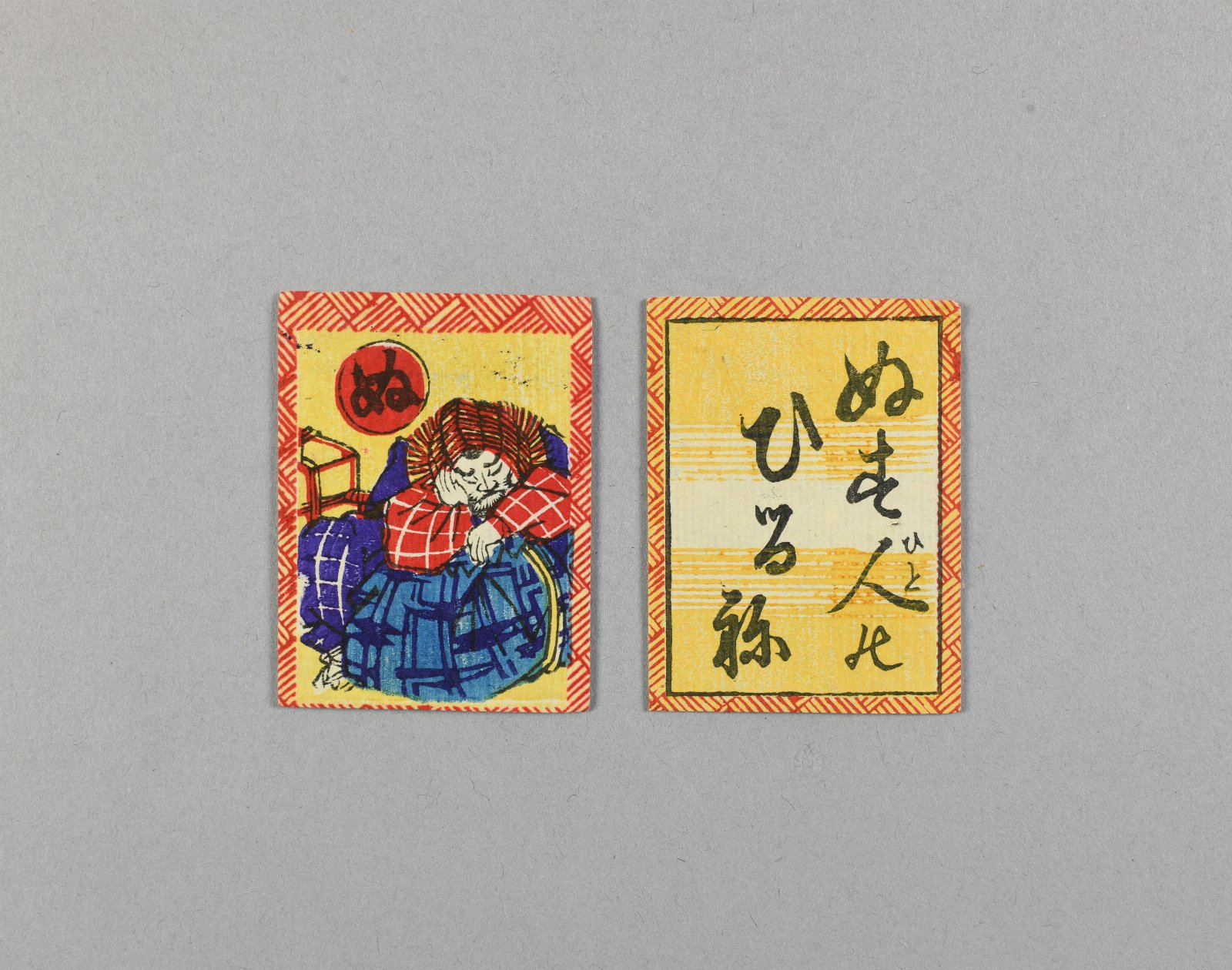 898910