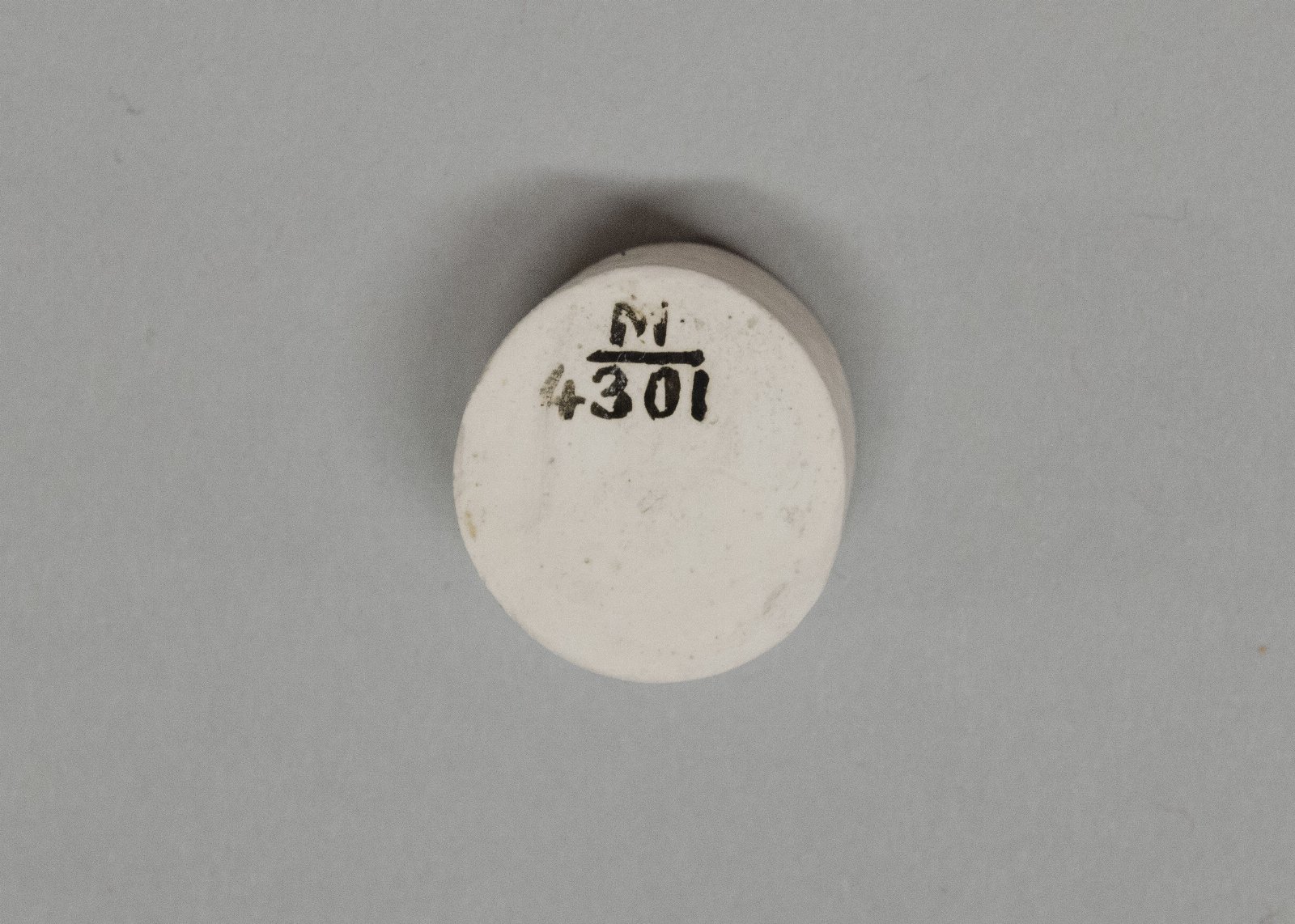 900370
