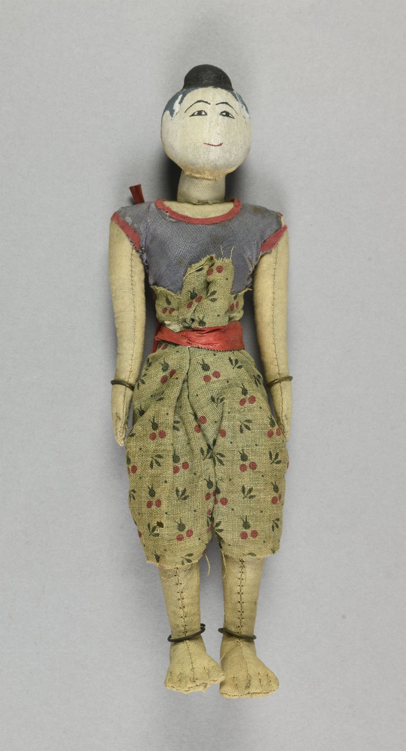 900579