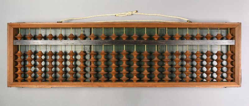 900960