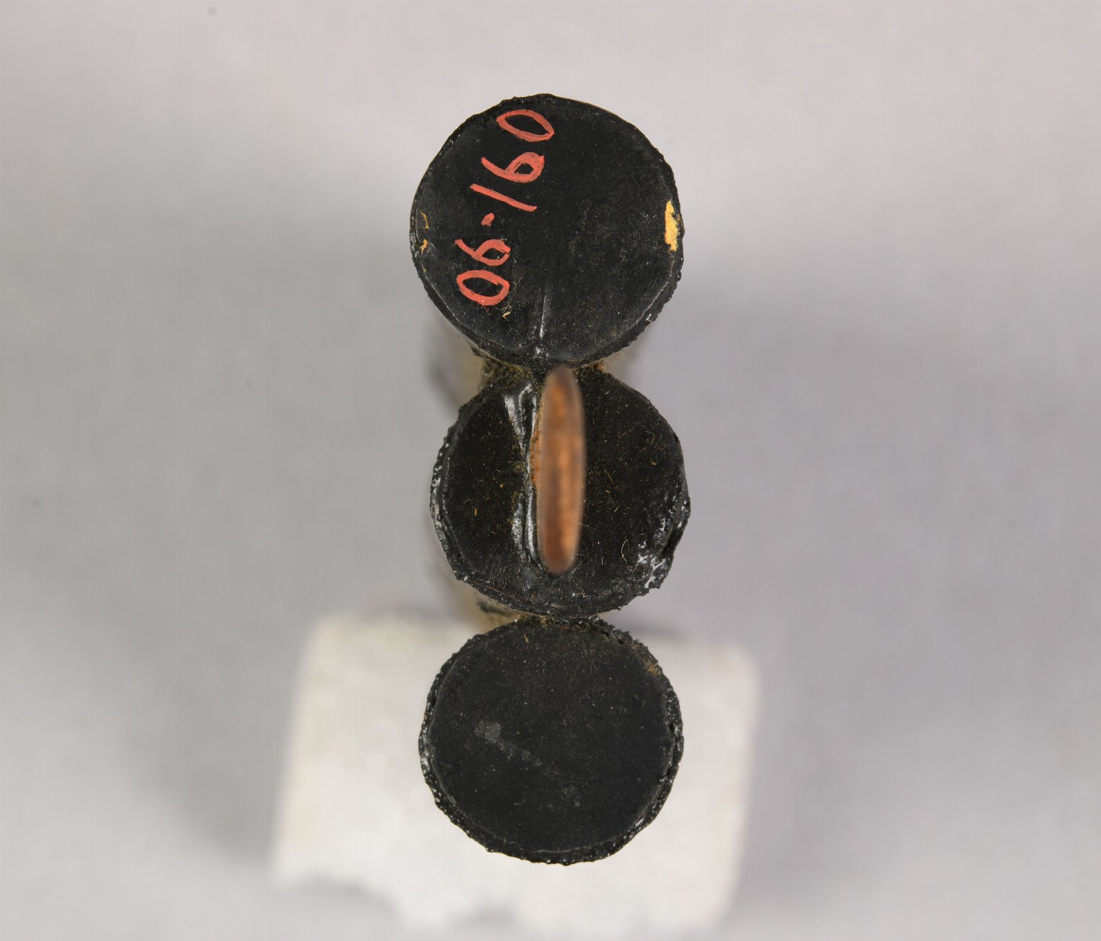901842