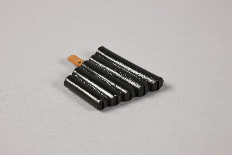 901869