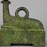 902571