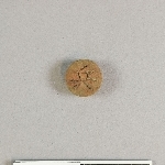 905572