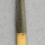 907325