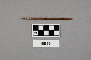 E953