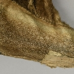 910560