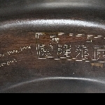910607