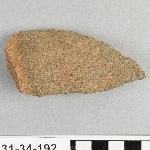 910821
