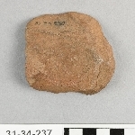 910898