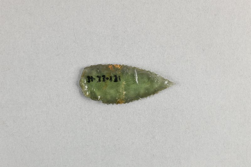 910983