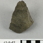 913058