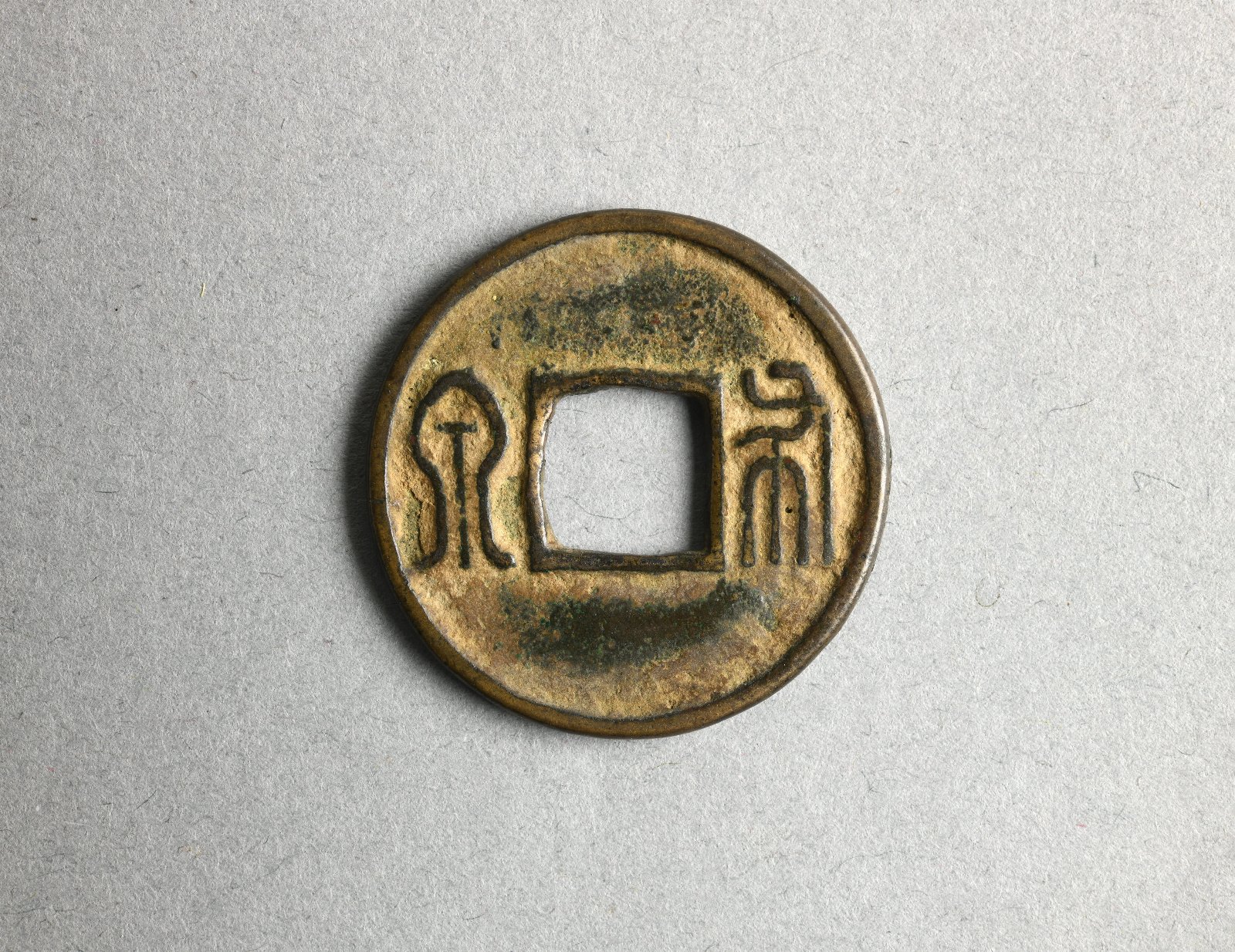 913520