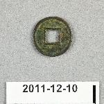 913526