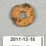 913558