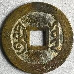 913579