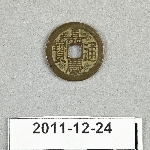 913581