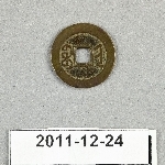 913582