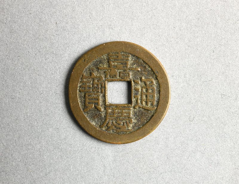913584