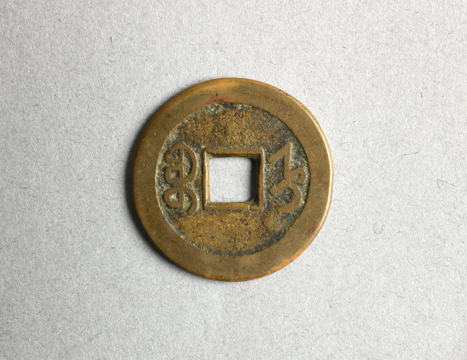 913587