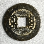 913591