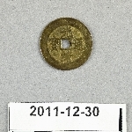 913605