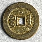 913607