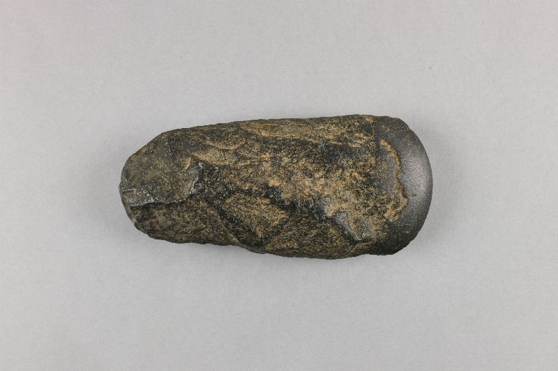 913684