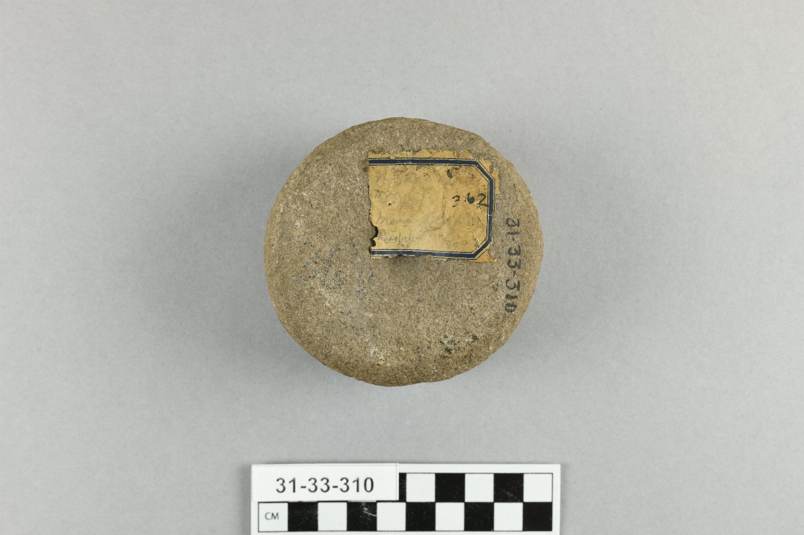 913699