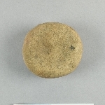 913736