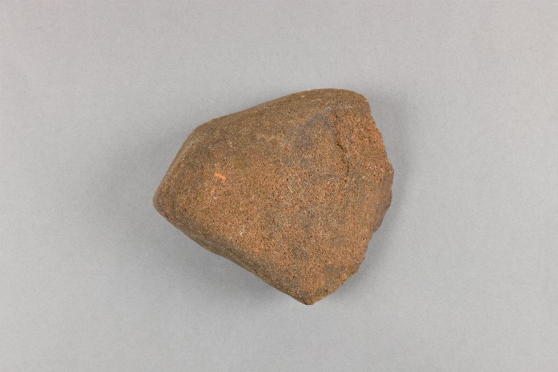 914057