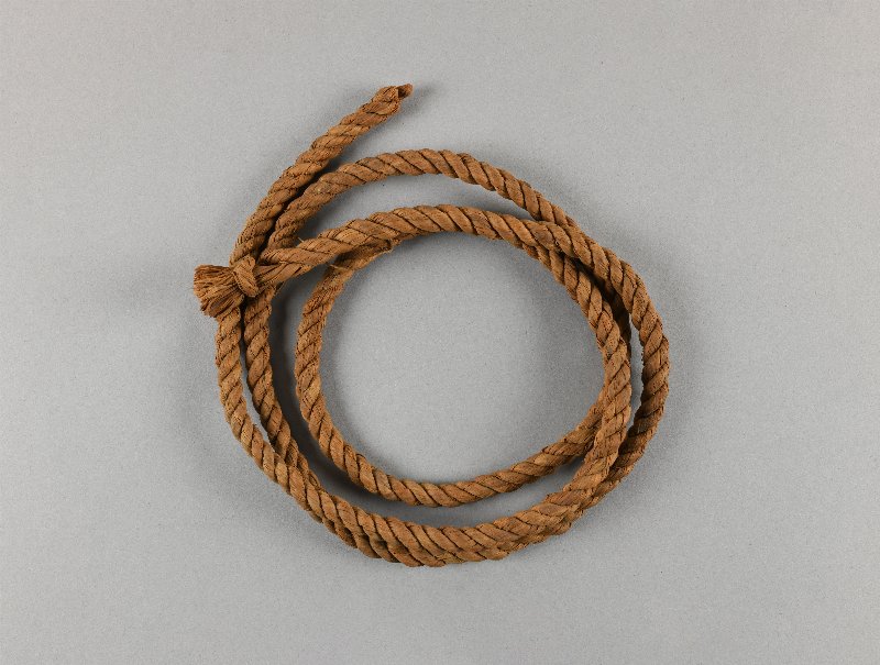 915351