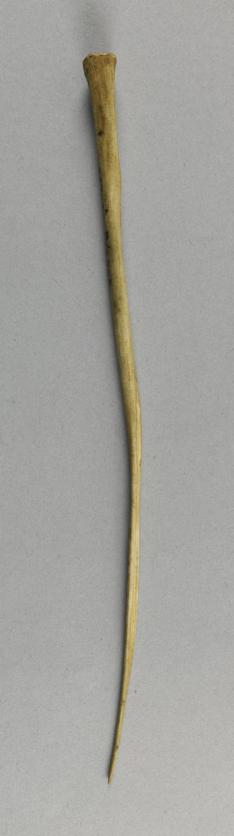 915677
