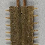 915738